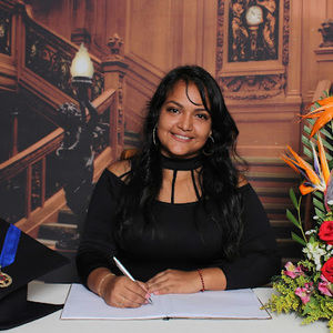 Meet your Posher, Emperatriz